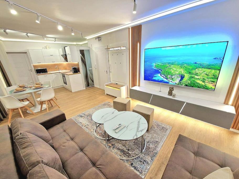 Luxury Apartment. 75 Inches Tv Varna Bagian luar foto