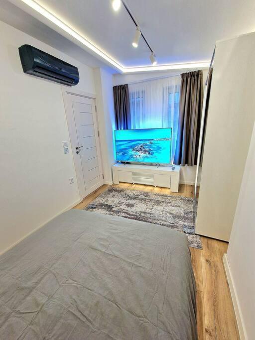 Luxury Apartment. 75 Inches Tv Varna Bagian luar foto