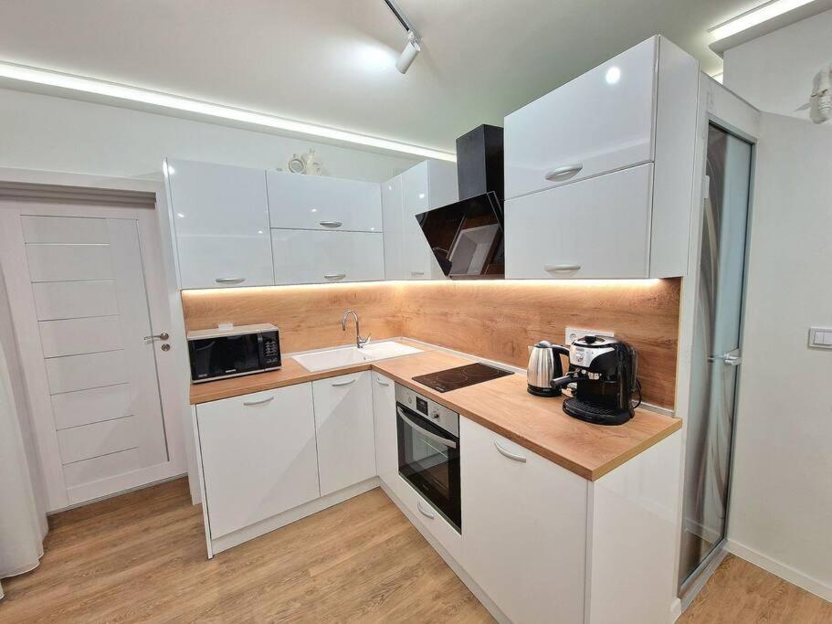 Luxury Apartment. 75 Inches Tv Varna Bagian luar foto